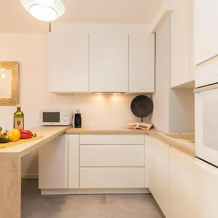 Neu Hervorragende 4-sterne-barbieri-wohnung In Der Nahe Des Meeres In Pula, Istrien プーラ