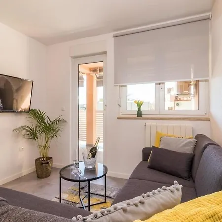 Neu Hervorragende 4-sterne-barbieri-wohnung In Der Nahe Des Meeres In Pula, Istrien プーラ